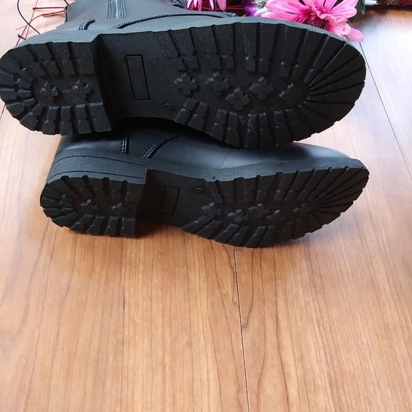 NWT Bobbie Brooks lace up boots w/zipper on side - Picture 3 of 6